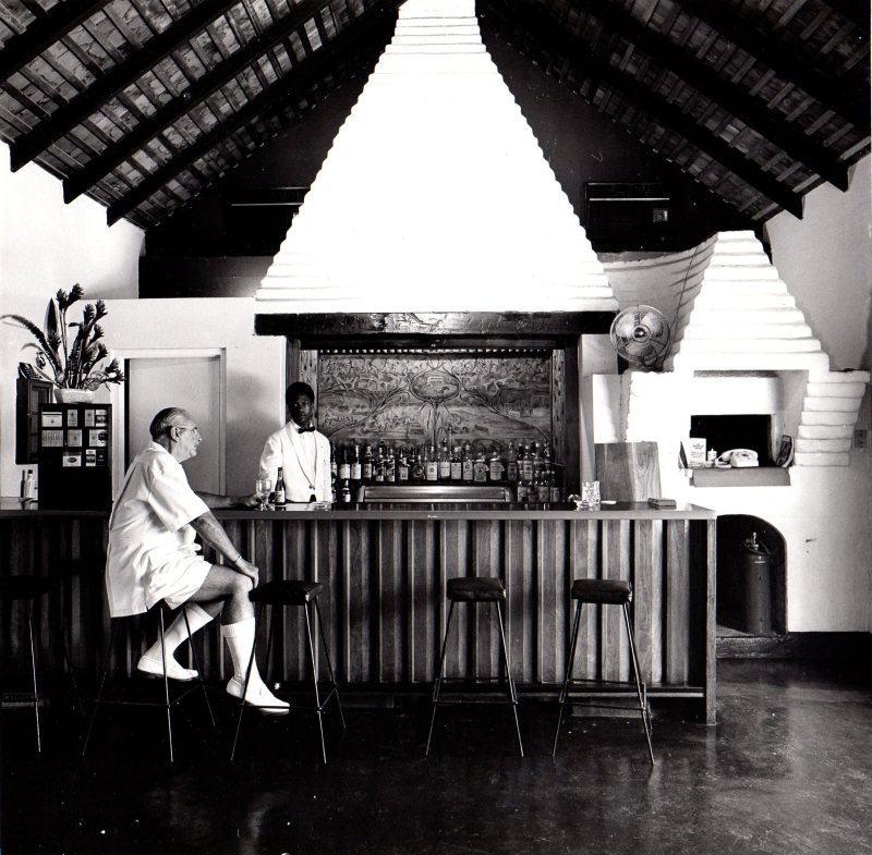 Mona Slave kitchen bar 25 Oct 1971 with Harold Ashwell